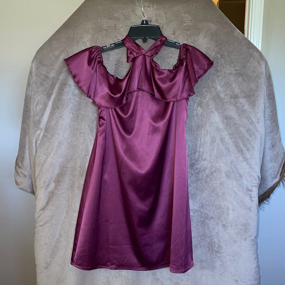 I’m great condition, only worn one time to a wedding. Smoke free home